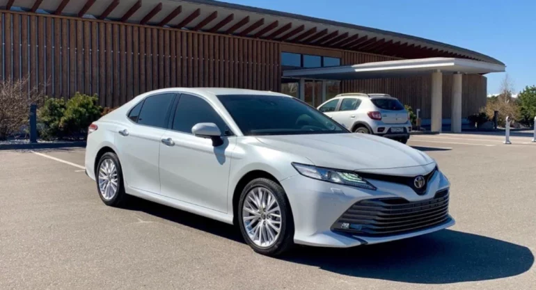 Toyota Camry VIII (XV70)