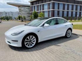 
									Tesla Model 3 full								