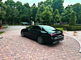 
									Mercedes-Benz E-Class full								