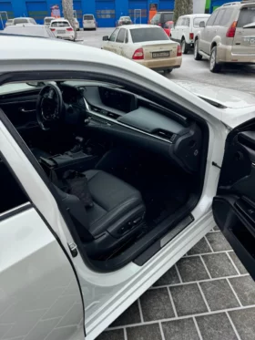 
									Lexus ES 2021 200 Comfort full								