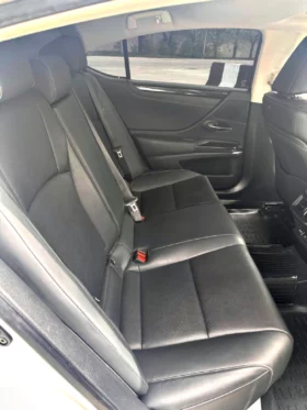 
									Lexus ES full								